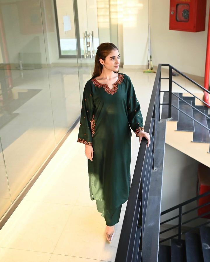 Luxurious Green pocket Embroidered 2-Piece Set